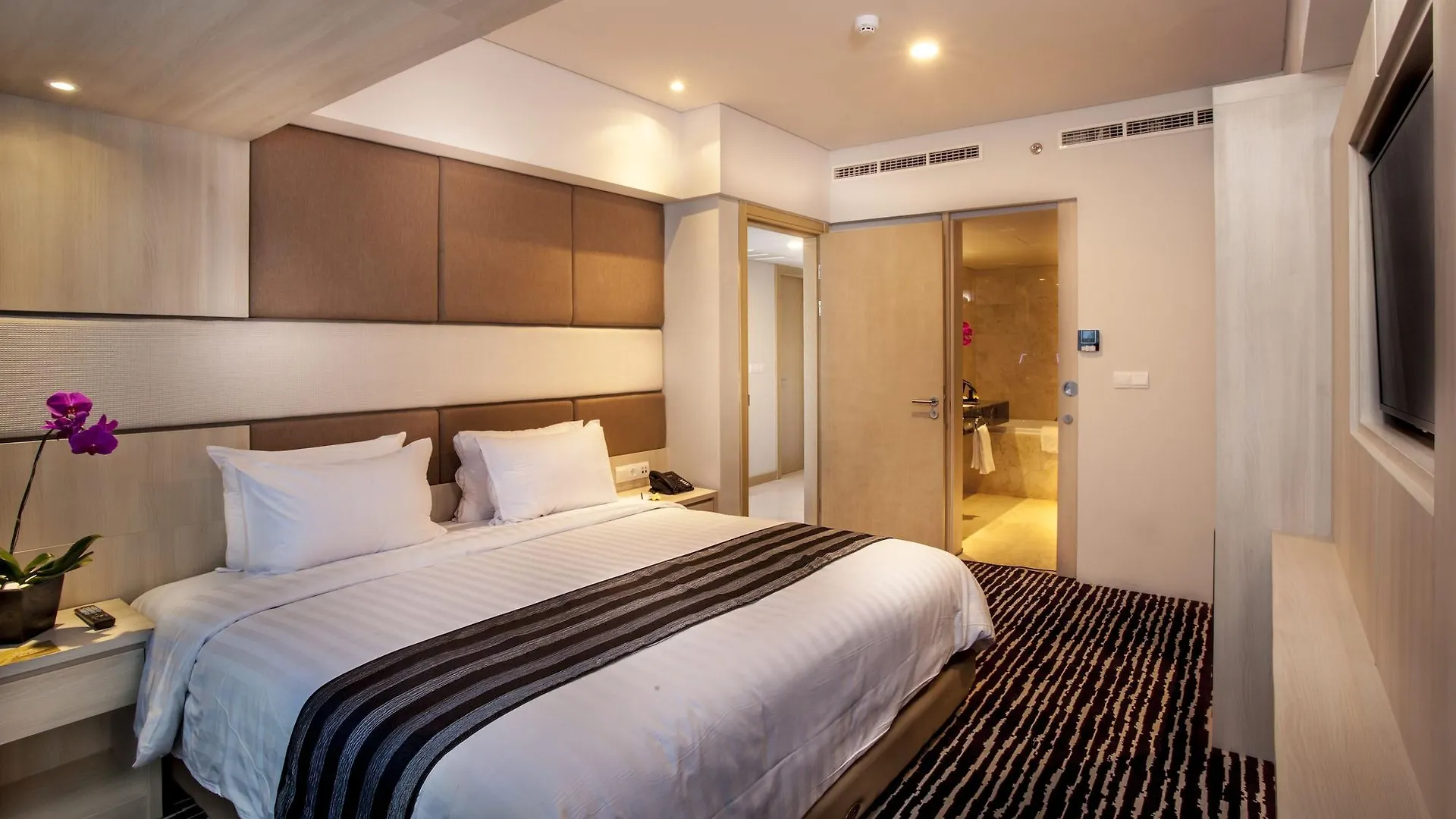 Grand Sovereign Kuta Lombok Hotel