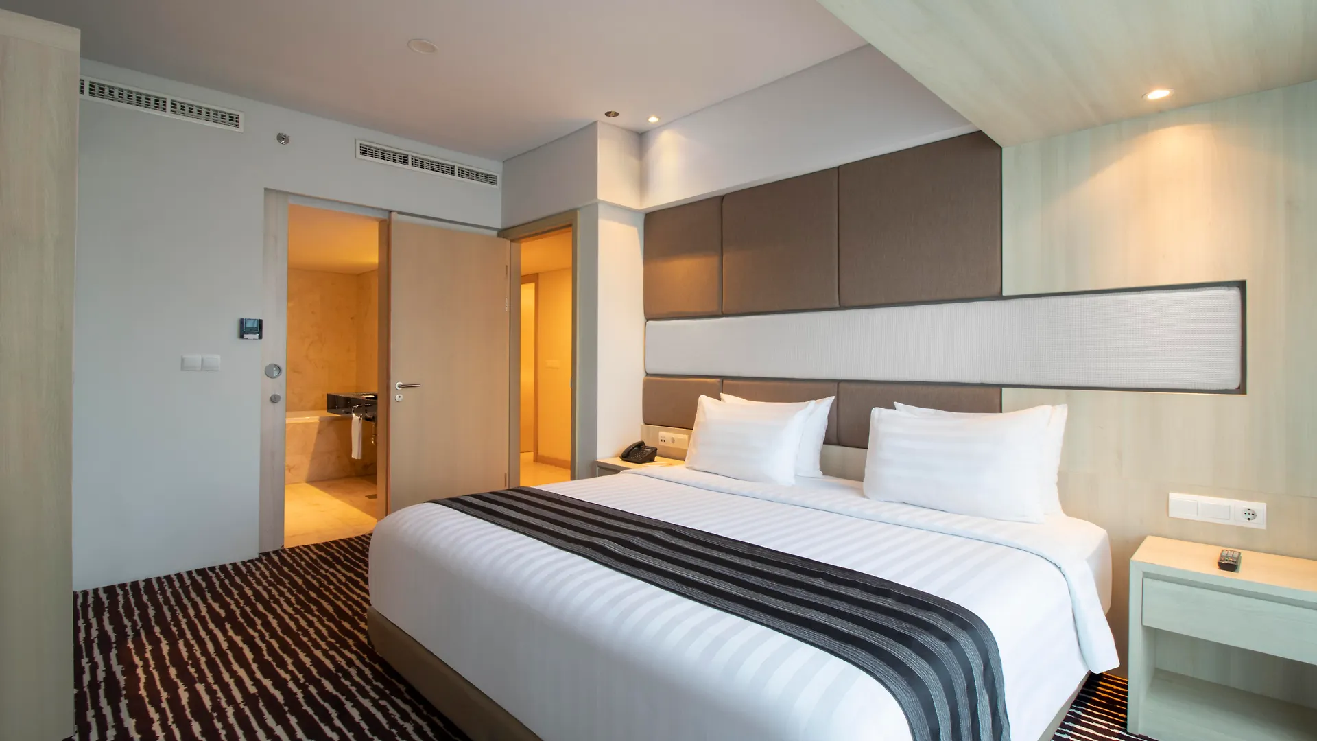 Grand Sovereign Kuta Lombok 4*,